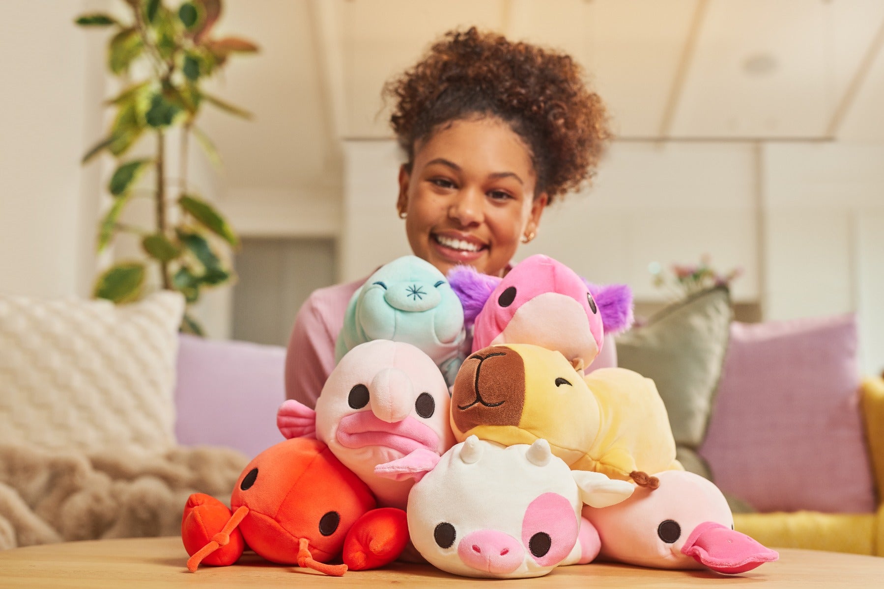 HUG A LUMPS - JUCARIE DE PLUS SUPER-MOALE, 30 CM, DIVERSE MODELE, MIC, S2 - ZURU (14904SQ1)