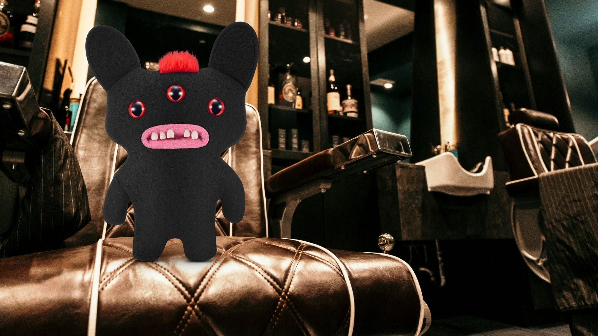 FUGGLER - JUCARIE DE PLUS, 23 CM - CIUDATEII CU PAR, REEKO - MOHAWK - BLACK  - ZURU (15727D)