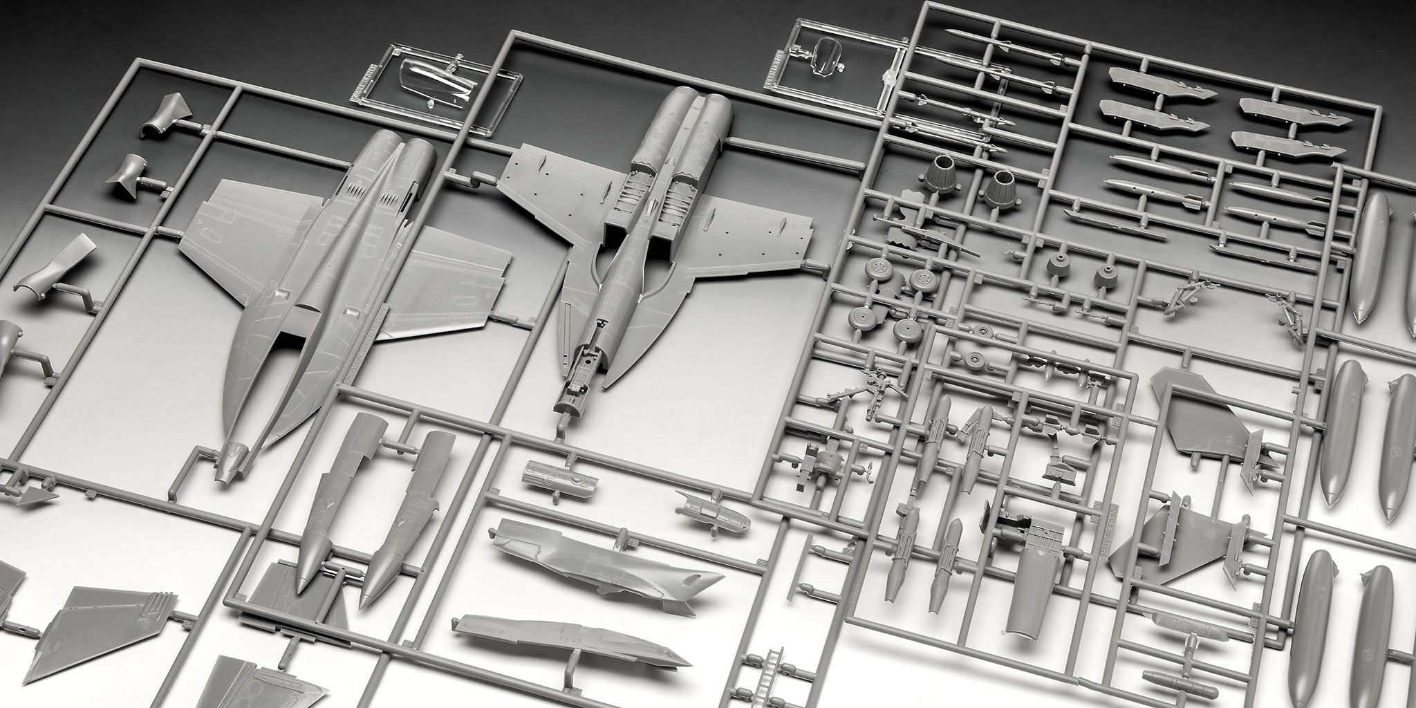 AVION F/A18F SUPER HORNET - REVELL (RV03834)