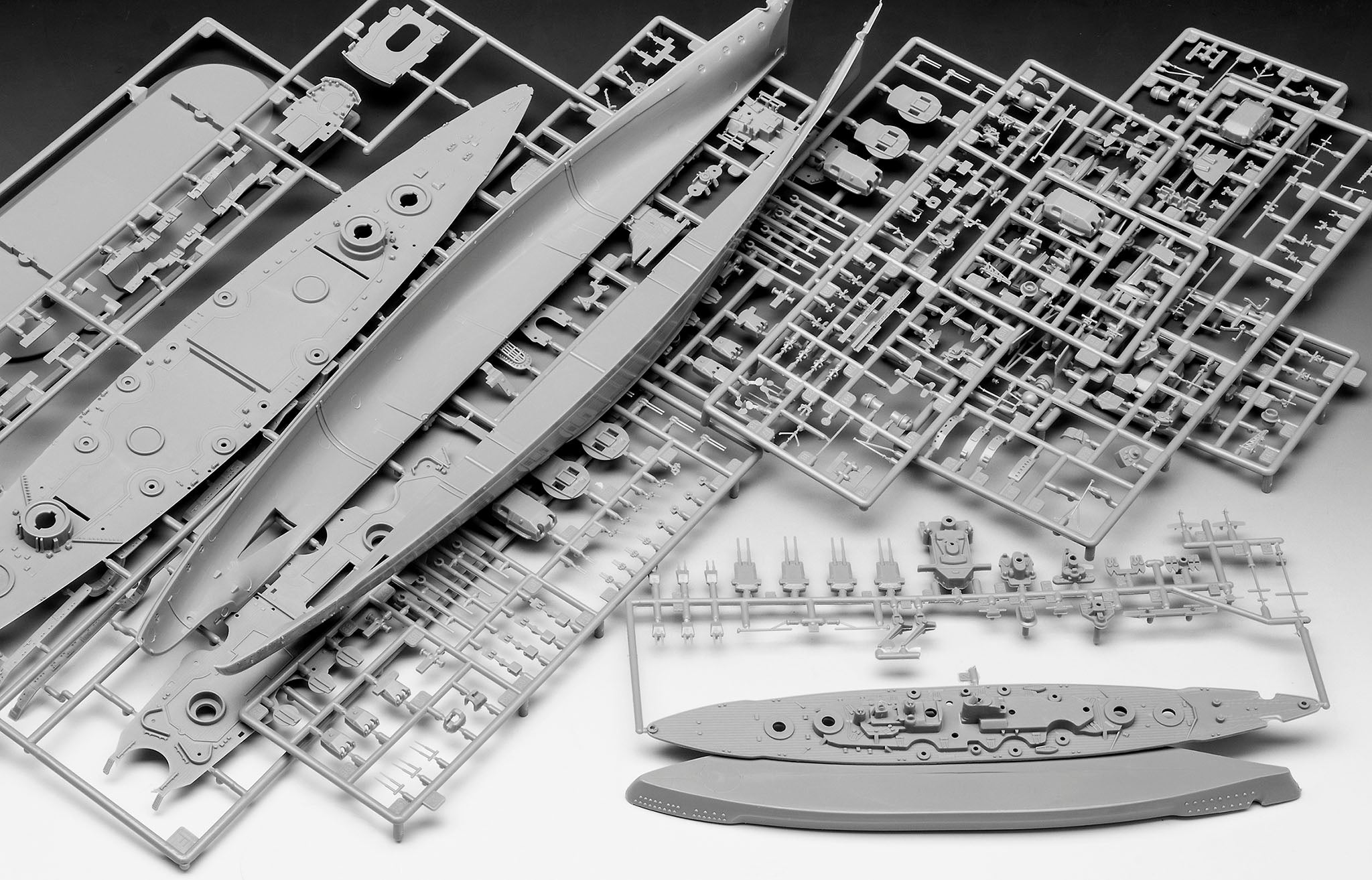 BISMARK 50TH ANNIVERSARY SET (1:700 &amp; 1:1200) - REVELL (RV05637)