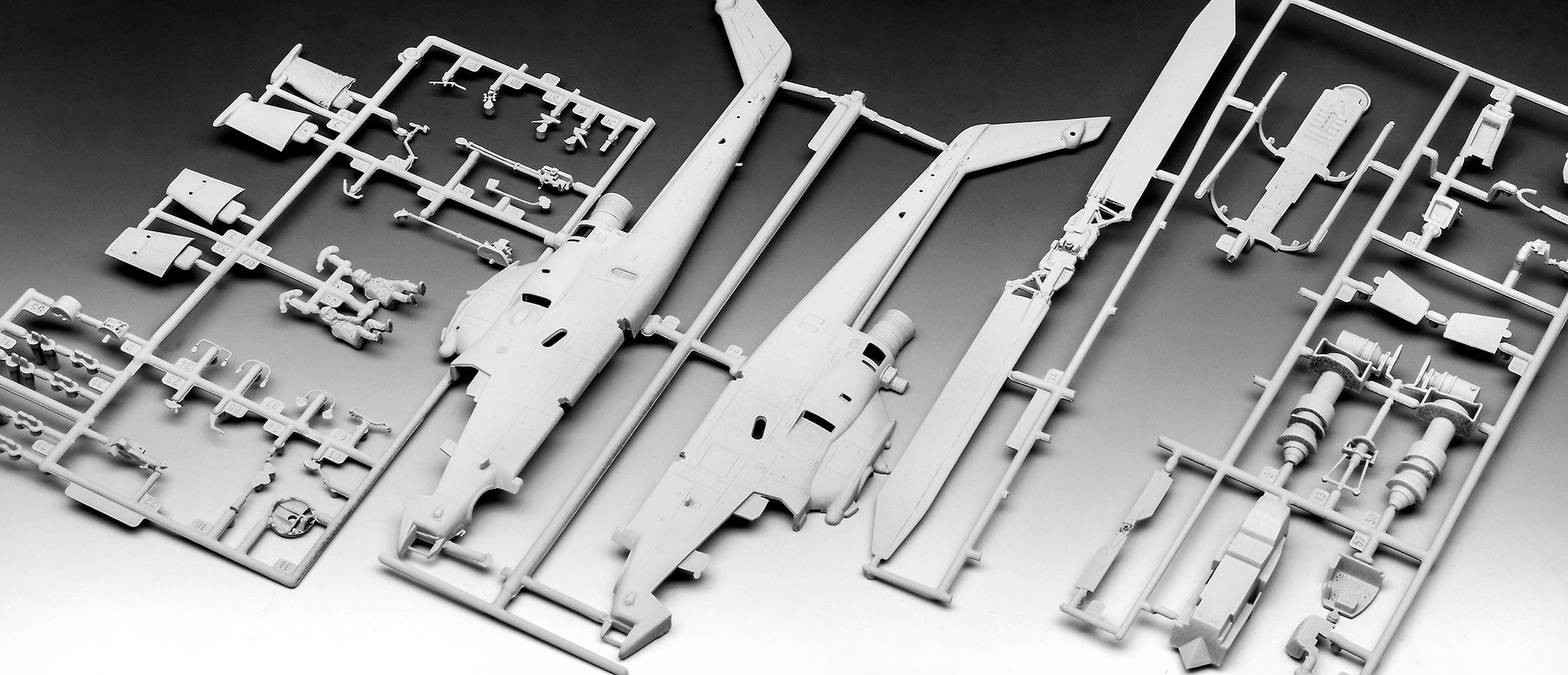 FLYNG BULLS 25TH ANNIVERSARY AH-1F COBRA - REVELL (RV05640)