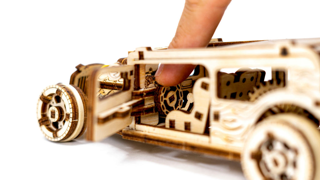 LUME MINIATURALA DE LEMN HOT ROD - REVELL (RV00612)