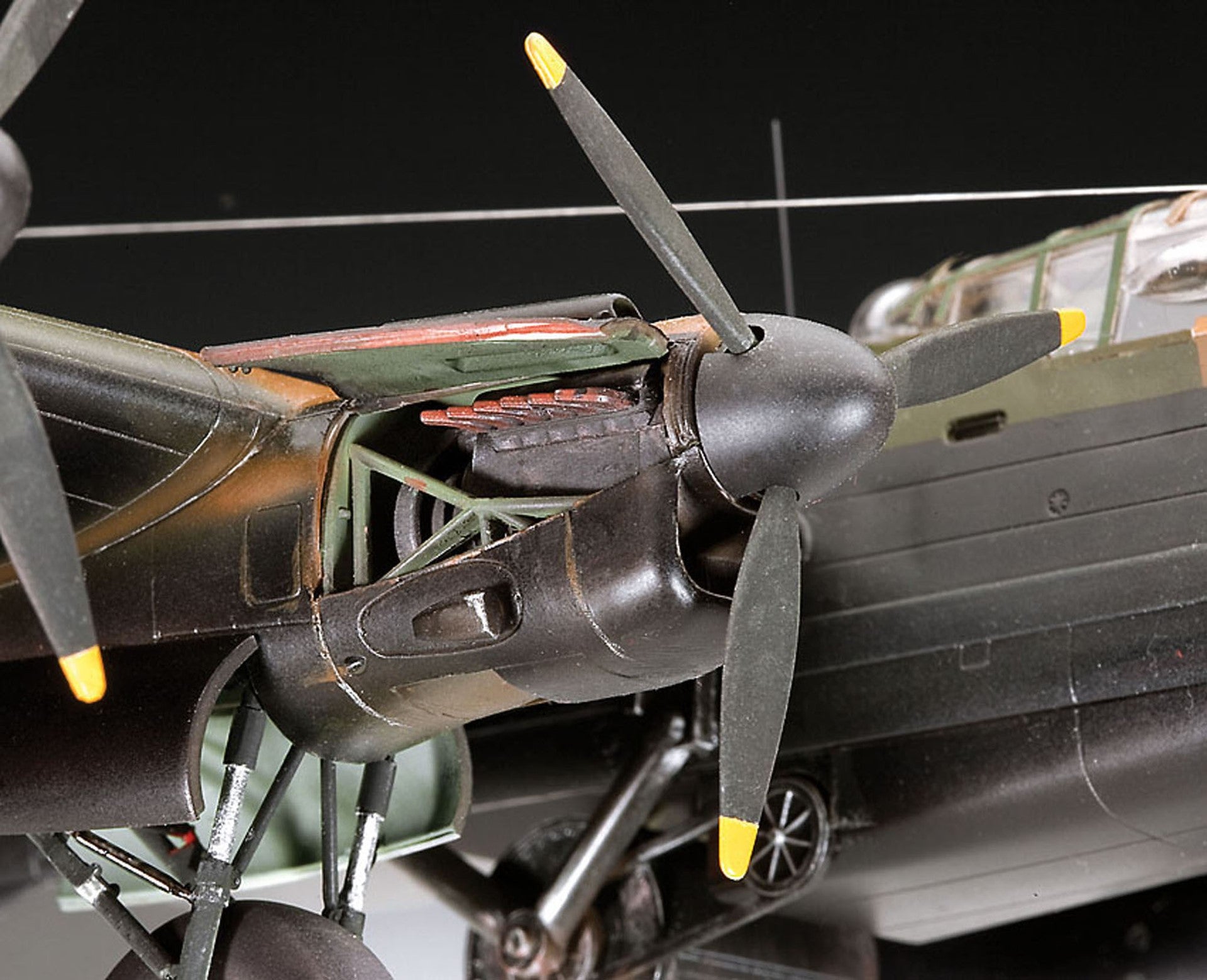 LANCASTER B.III "DAMBUSTERS" - REVELL (RV4295)