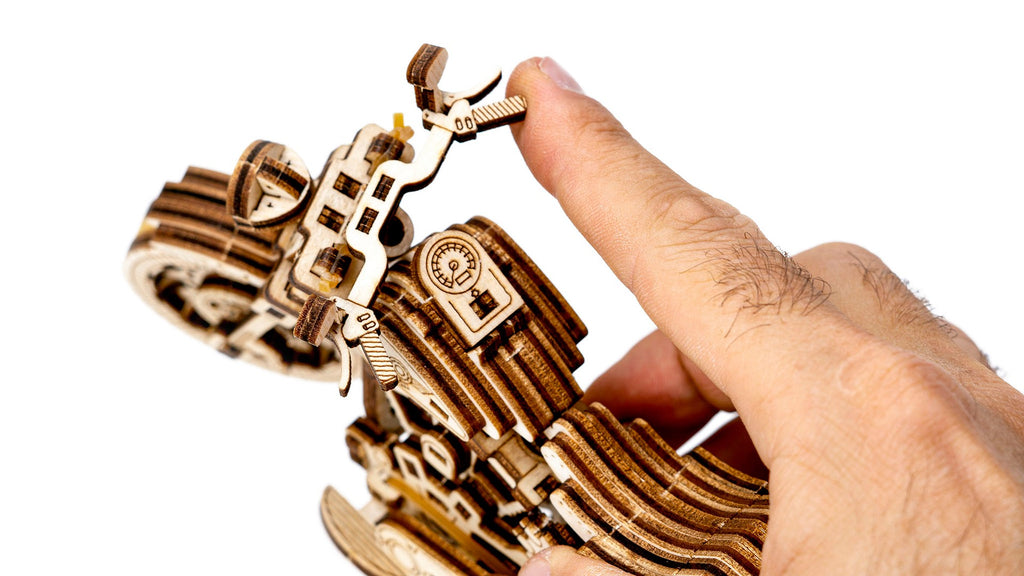 LUME MINIATURALA DE LEMN CRUISER V-TWIN - REVELL (RV00614)