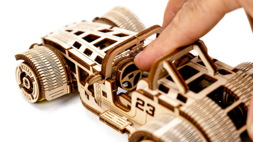 LUME MINIATURALA DE LEMN ROADSTER - REVELL (RV00615)