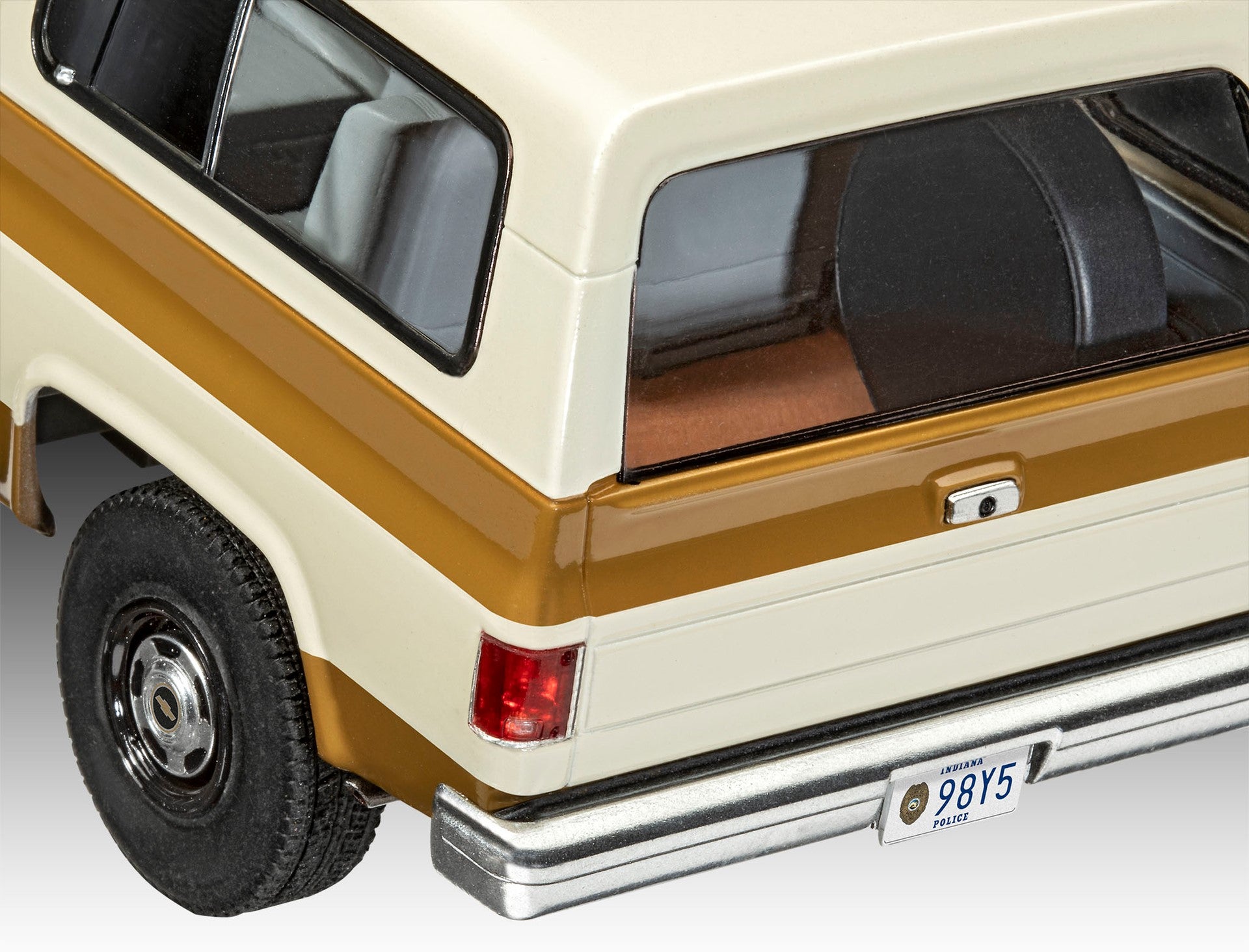 AUTOMACHETA 1985 CHEVROLET K5 BLAZER: STRANGER THINGS - REVELL (RV07724)