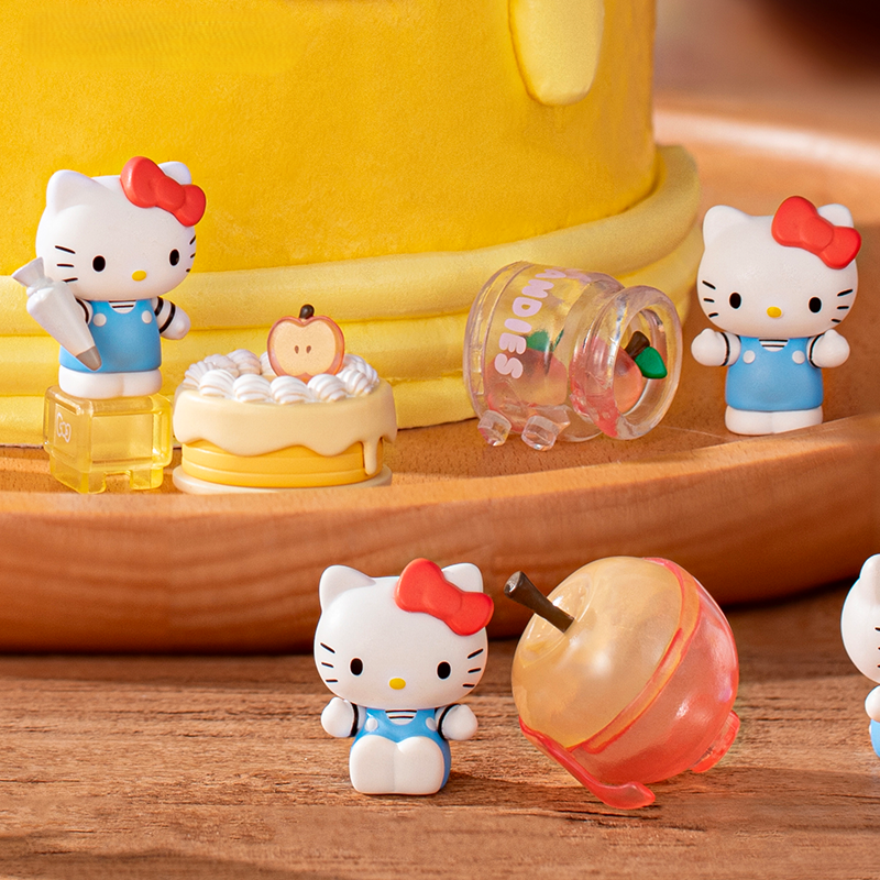 HELLO KITTY - FIGURINA ASCUNSA IN CUTIE, 4.5 CM, BIG APPLE WORKSHOP - FAMOSA (24WH-007)