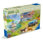 PUZZLE PENTRU VARSTNICI CASA PE MALUL LACULUI CU SABLON DE IMAGINE SI SUPORT DIN CARTON 200 PIESE MARI XL - RAVENSBURGER (RVSPA01370)