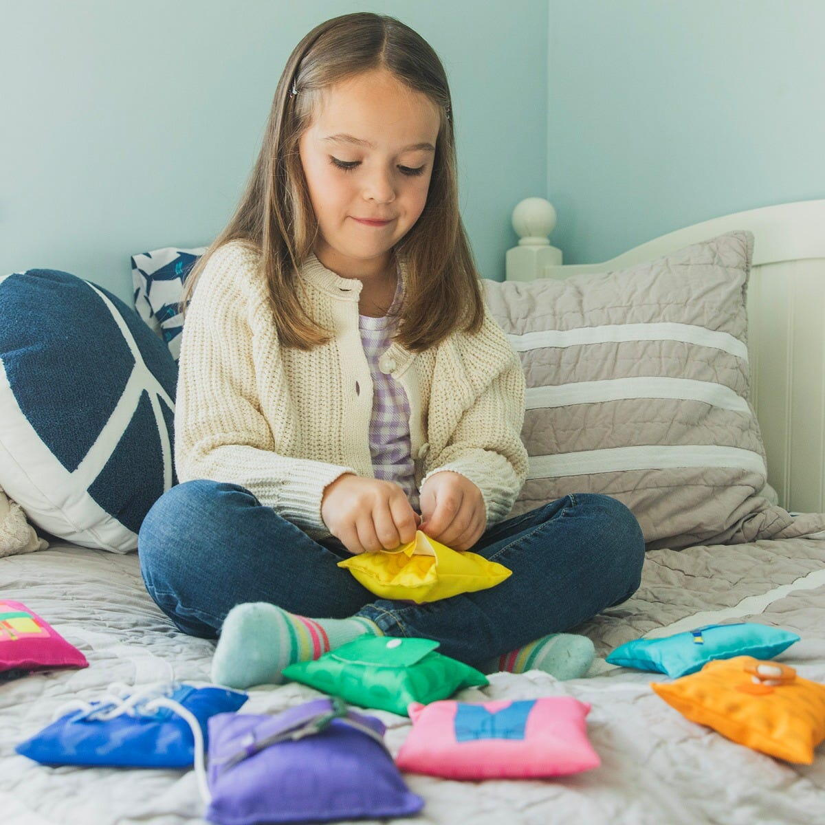 JOC TACTIL CU SACULETI SENZORIALI - INVAT SA MA IMBRAC - EDUCATIONAL INSIGHTS (EI-3102)