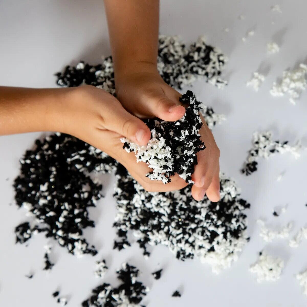 SPUMA DE MODELAT PLAYFOAM PLUFFLE™ TWIST -  ALB SI NEGRU - EDUCATIONAL INSIGHTS (EI-1944)