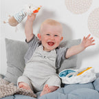 JUCARIE DE PLUS - GIRAFA SOMNOROASA IN COSULET - FEHN (053166) - Libelula Vesela - Jucarii