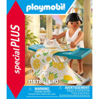 FIGURINA FEMEIE CU MASA DE CALCAT - PLAYMOBIL FIGURES (PM71878)