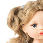 PAPUSA CARLA CU PARUL COAFAT IN PIJAMA ALBA, 32 CM, IN CUTIE TIP CADOU - AMIGAS PIJAMAS - PAOLA REINA (ST4X13230)