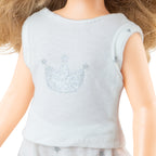 PAPUSA CARLA CU PARUL COAFAT IN PIJAMA ALBA, 32 CM, IN CUTIE TIP CADOU - AMIGAS PIJAMAS - PAOLA REINA (ST4X13230)