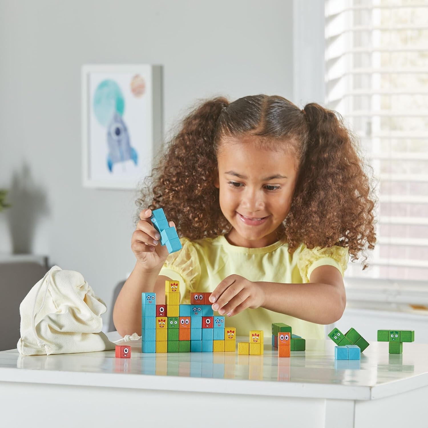 SET ACTIVITATI CU CUBURI DIN LEMN - NUMBERBLOCKS® - HAND2MIND (HM96932-UK)