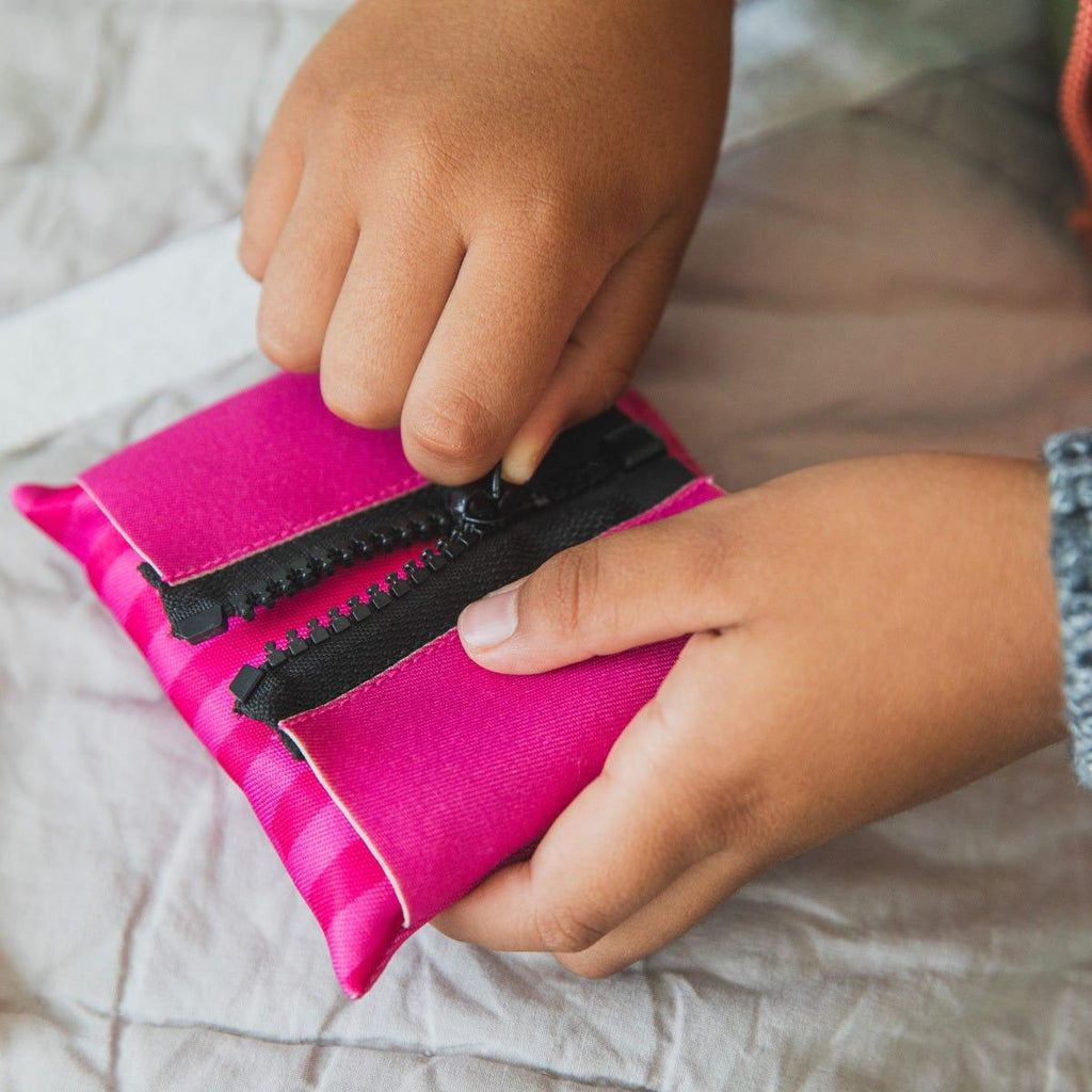 JOC TACTIL CU SACULETI SENZORIALI - INVAT SA MA IMBRAC - EDUCATIONAL INSIGHTS (EI-3102)