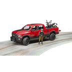 MASINA DE TEREN RAM 2500 CU MOTOCICLETA SCRAMBLER DUCATI DESERT SI SOFER - BRUDER (02502) - Libelula Vesela - Jucarii