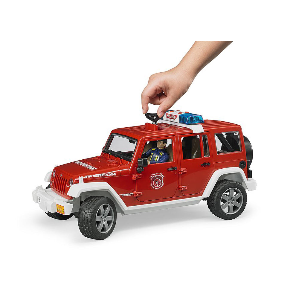 JEEP WRANGLER UNLIMITED RUBICON DE POMPIERI CU FIGURINA - BRUDER (BR02528) - Libelula Vesela - Jucarii