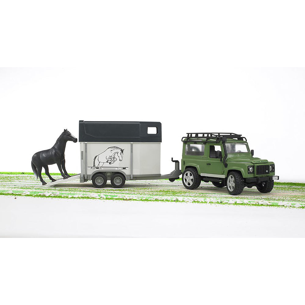 MASINA DE TEREN LAND ROVER DEFENDER CU REMORCA SI CAL - BRUDER (BR02592) - Libelula Vesela - Jucarii