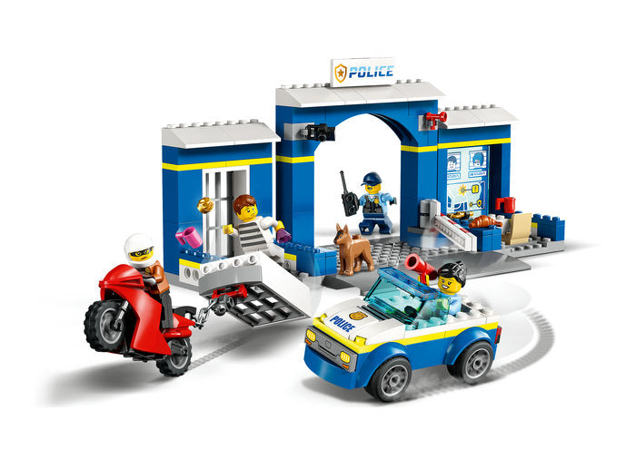 URMARIRE LA SECTIA DE POLITIE - LEGO CITY - LEGO (60370)