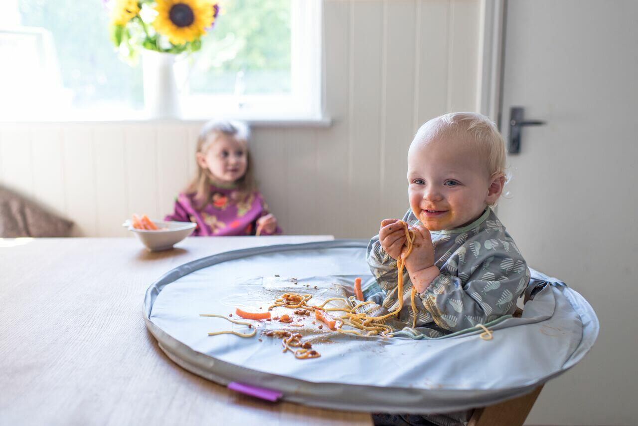 KIT HRANIRE - BAVETA SI TAVA (MORCOVEI JUCAUSI) - TIDY TOT (BTK21SG) - Libelula Vesela - Puericultura