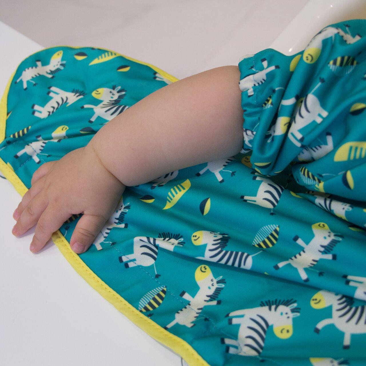 BAVETA MANECI SCURTE CU VENTUZE - ZEBRE VESELE - TIDY TOT (CC015) Libelula Vesela Puericultura